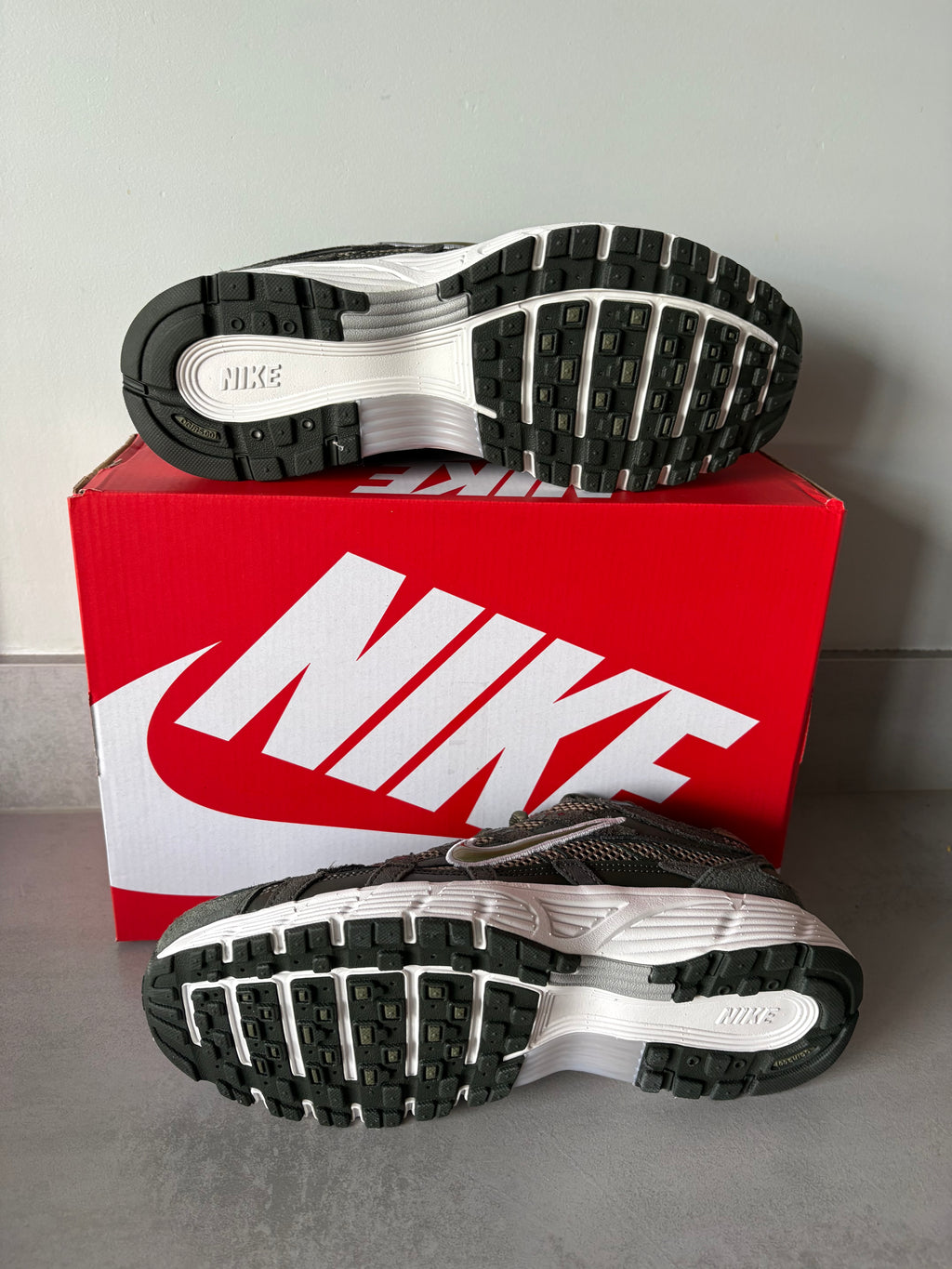 Nike P-6000 SE Sequoia/Medium Olive-Phantom