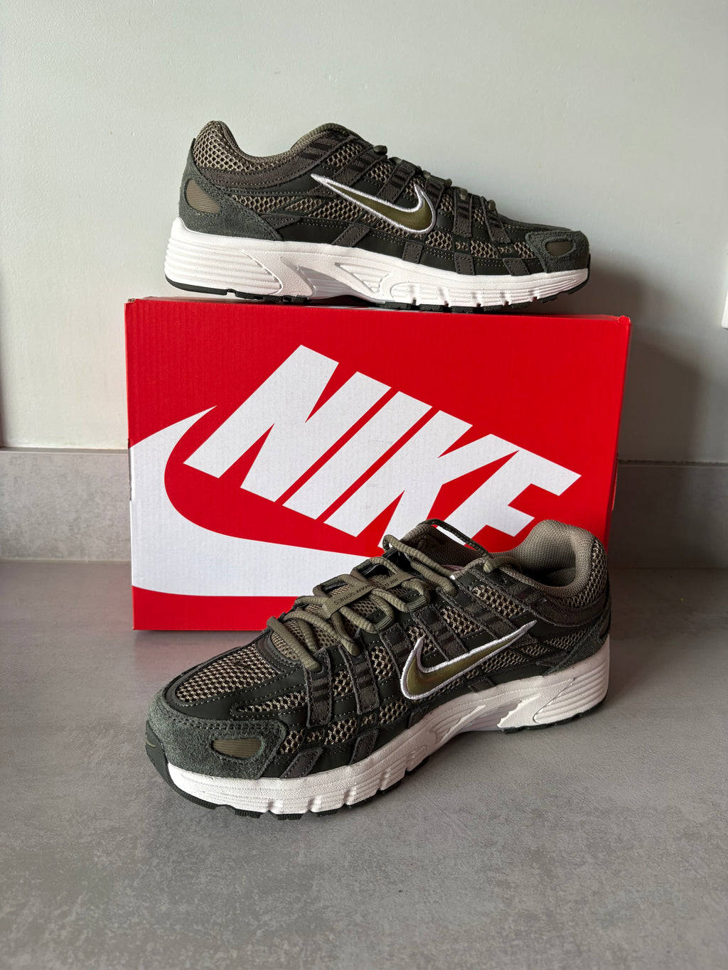 Nike P-6000 SE Sequoia/Medium Olive-Phantom