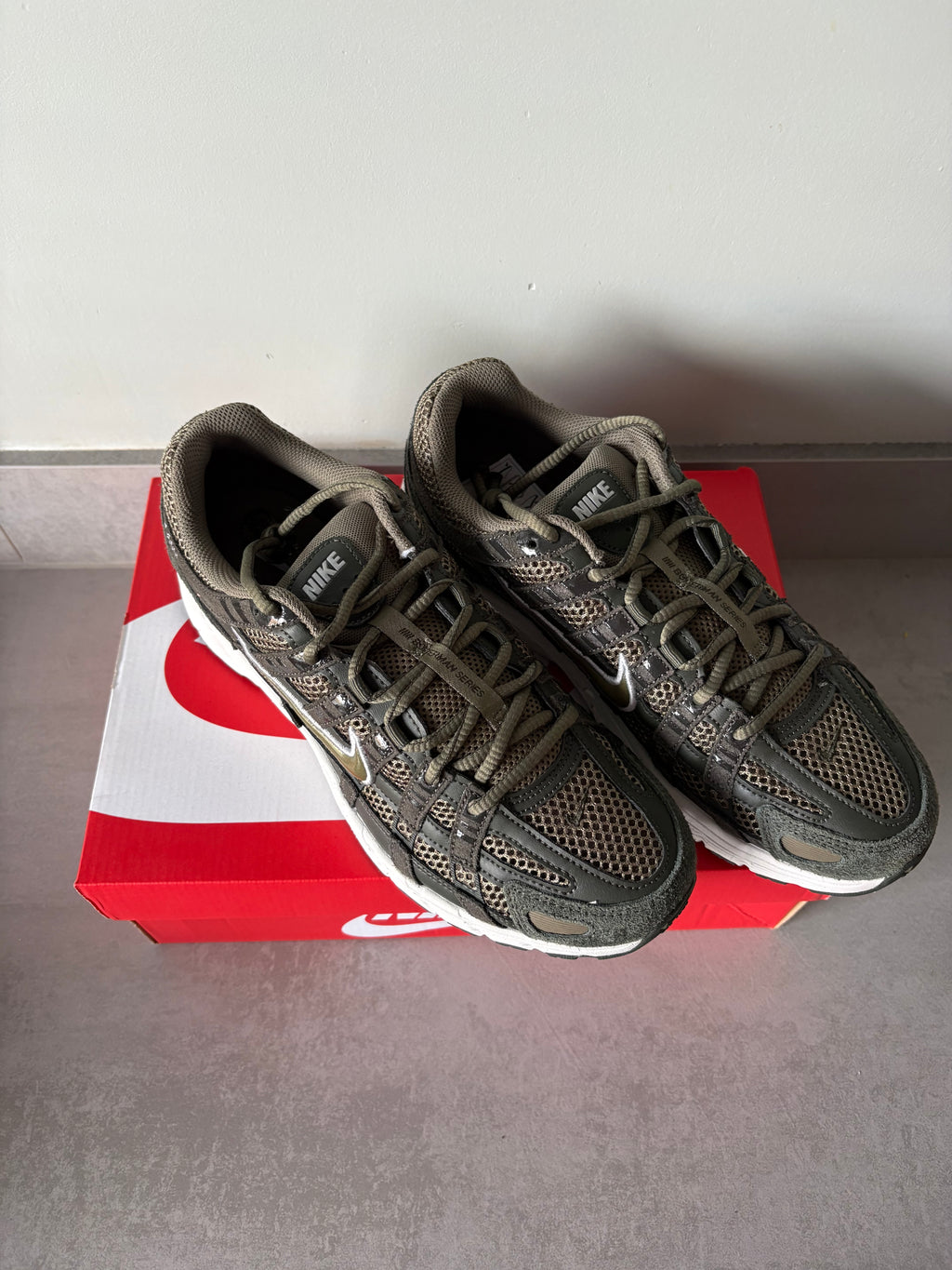 Nike P-6000 SE Sequoia/Medium Olive-Phantom