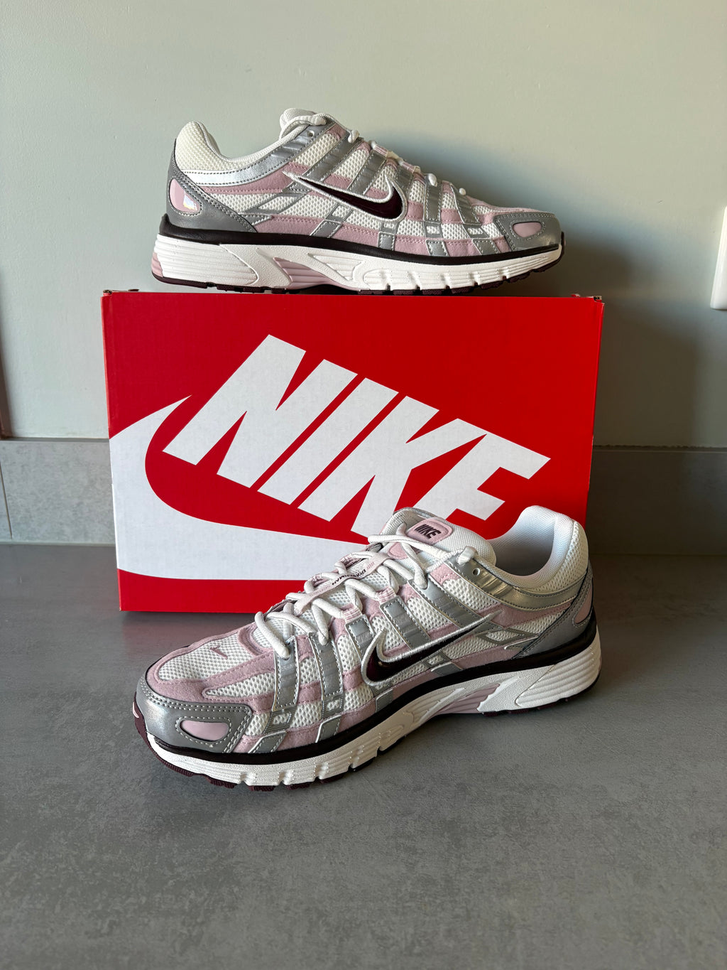 W Nike P-6000 Summit White/Plum Chalk EU 43/US 9.5 (Men)