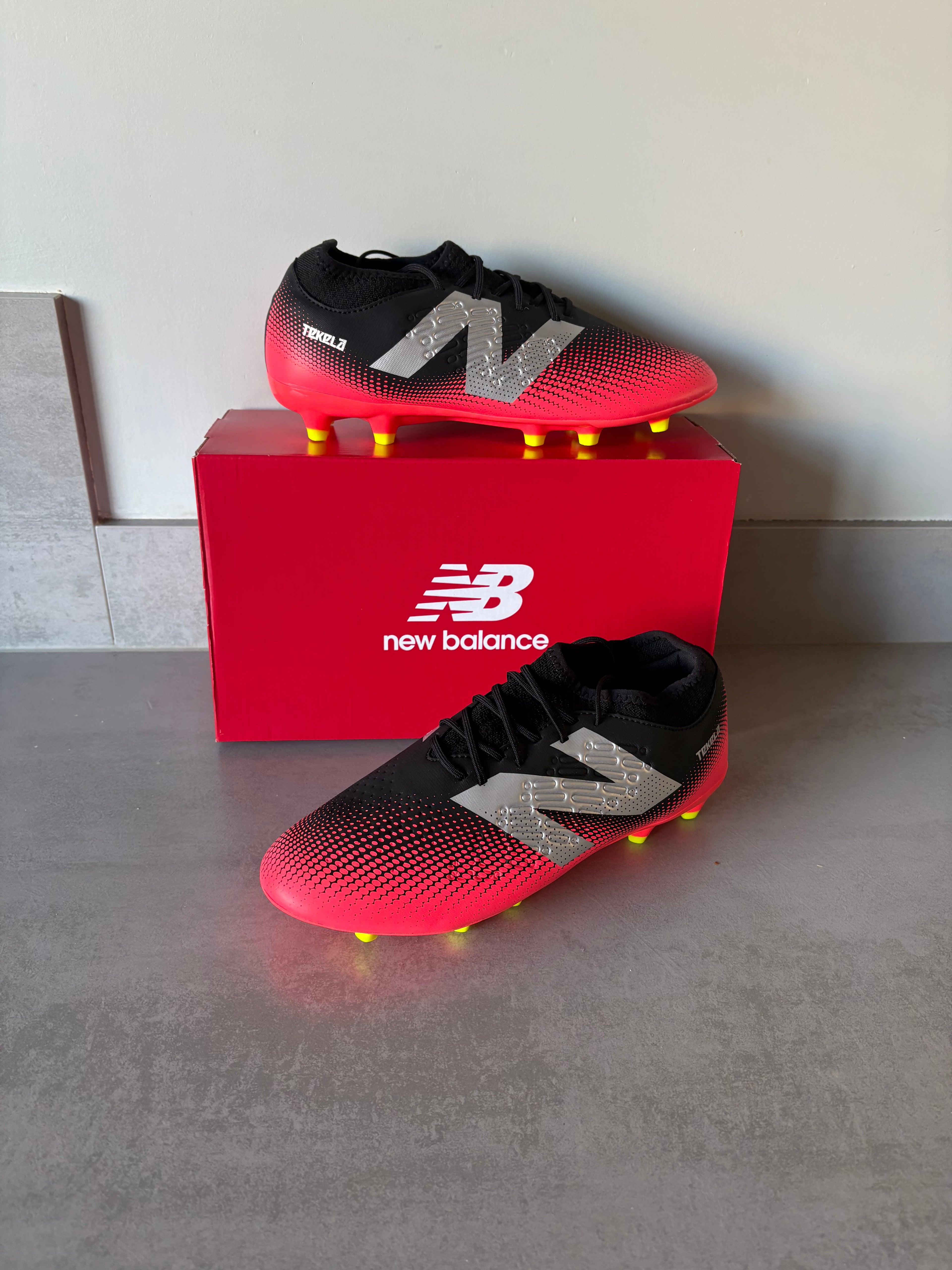New Balance Tekala Magique V4 FG Black Red EU 42/US 8.5