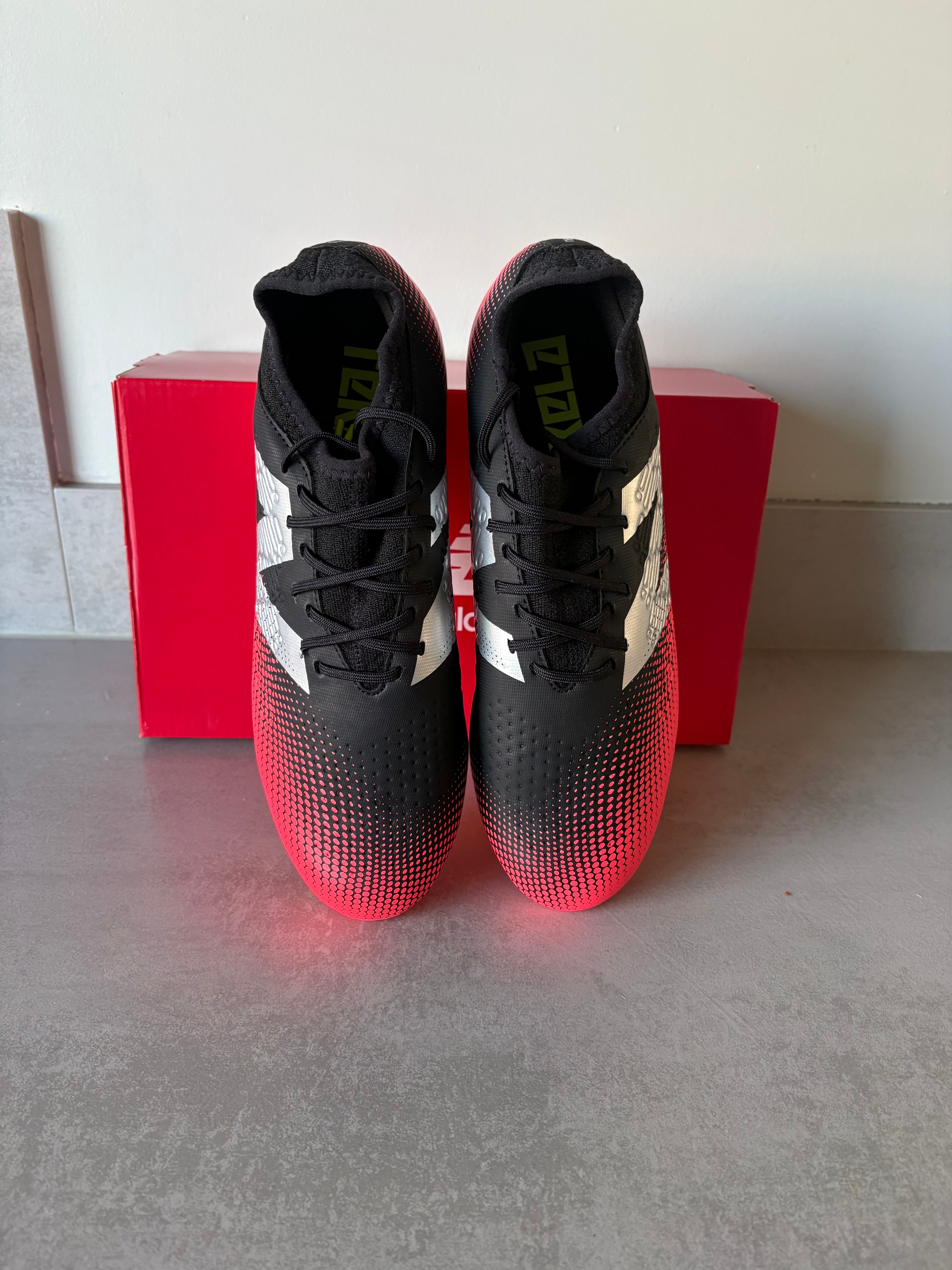 New Balance Tekala Magique V4 FG Black Red EU 42/US 8.5