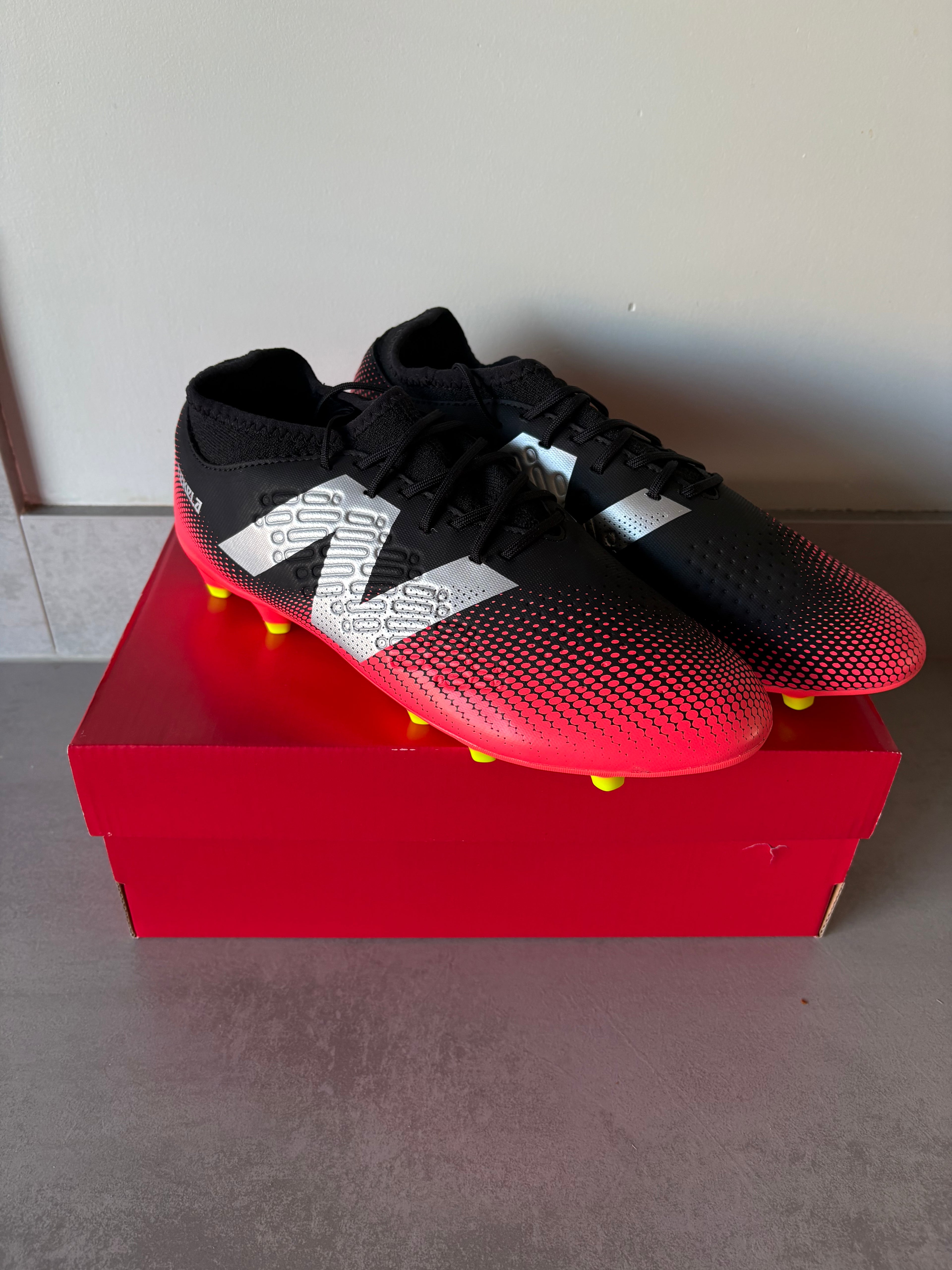 New Balance Tekala Magique V4 FG Black Red EU 42/US 8.5