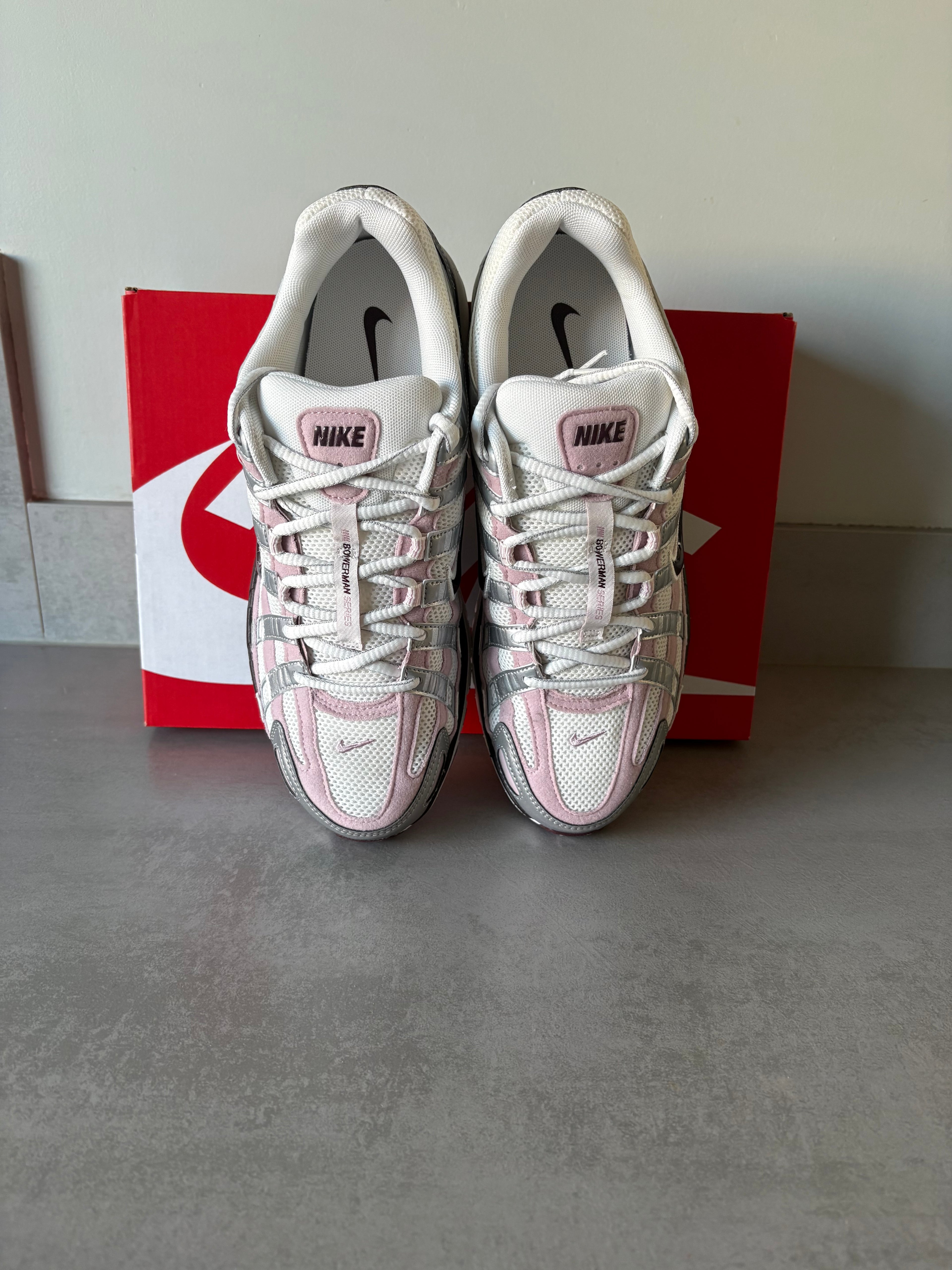 W Nike P-6000 Summit White/Plum Chalk EU 43/US 9.5 (Men)