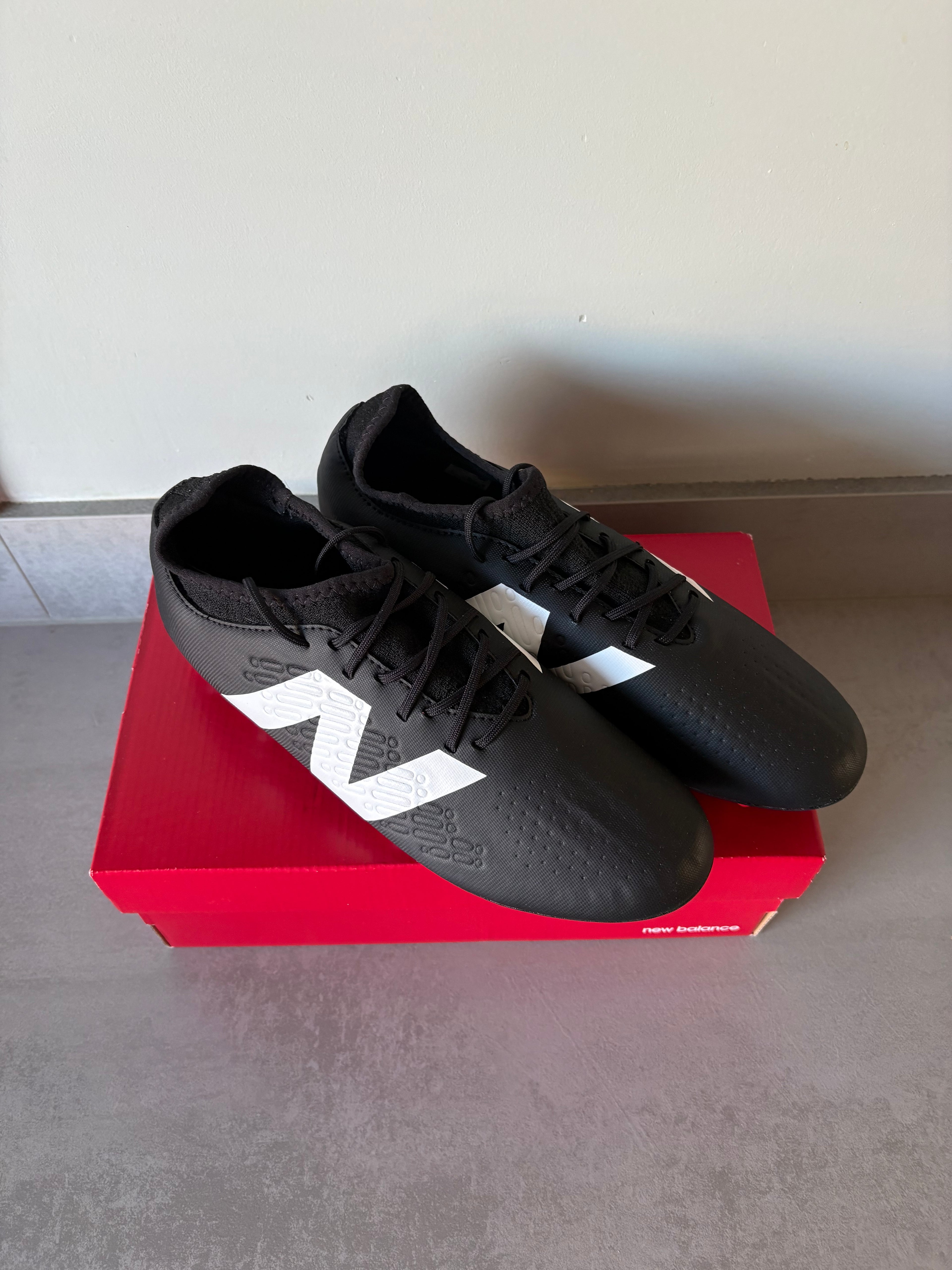 New Balance Tekala Magique V4 FG Black