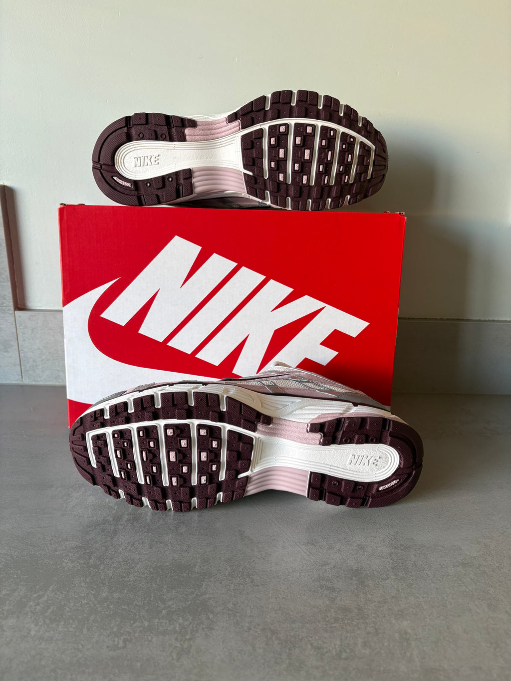 W Nike P-6000 Summit White/Plum Chalk EU 43/US 9.5 (Men)