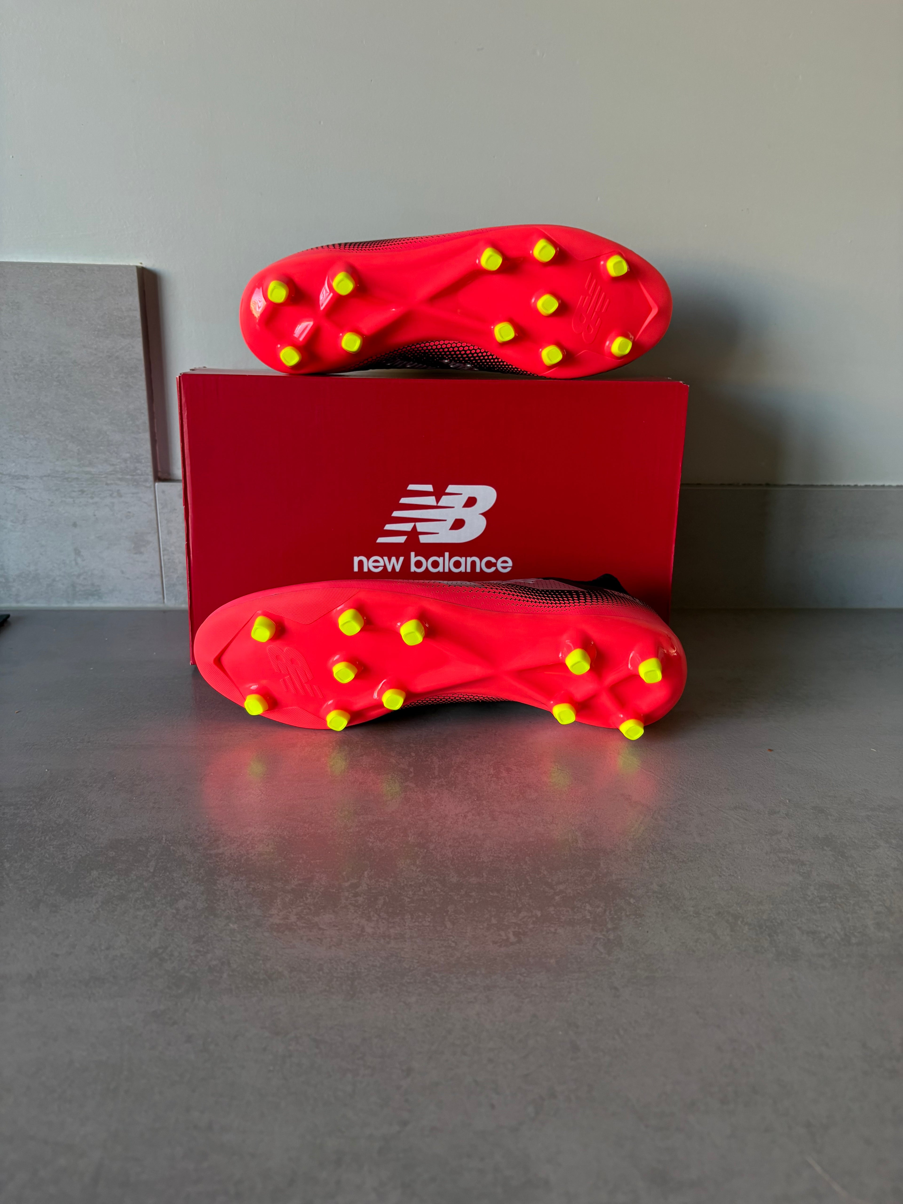 New Balance Tekala Magique V4 FG Black Red EU 42/US 8.5